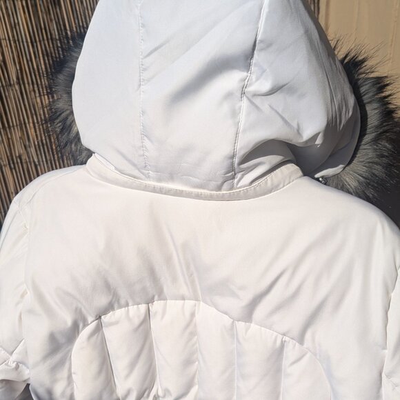 Calvin Klein White Puffer Jacket w/ removeable Hood.  Large - Picture 7 of 12